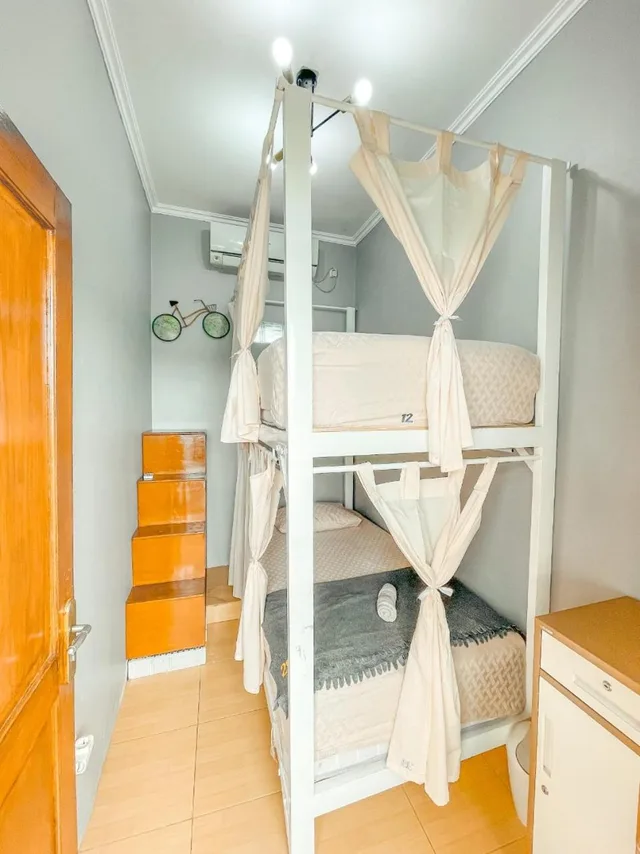 غرفة بسريرين منفصلين وسرير بطابقين بحمام خاص، Otu Hostel By Ostic 1/1