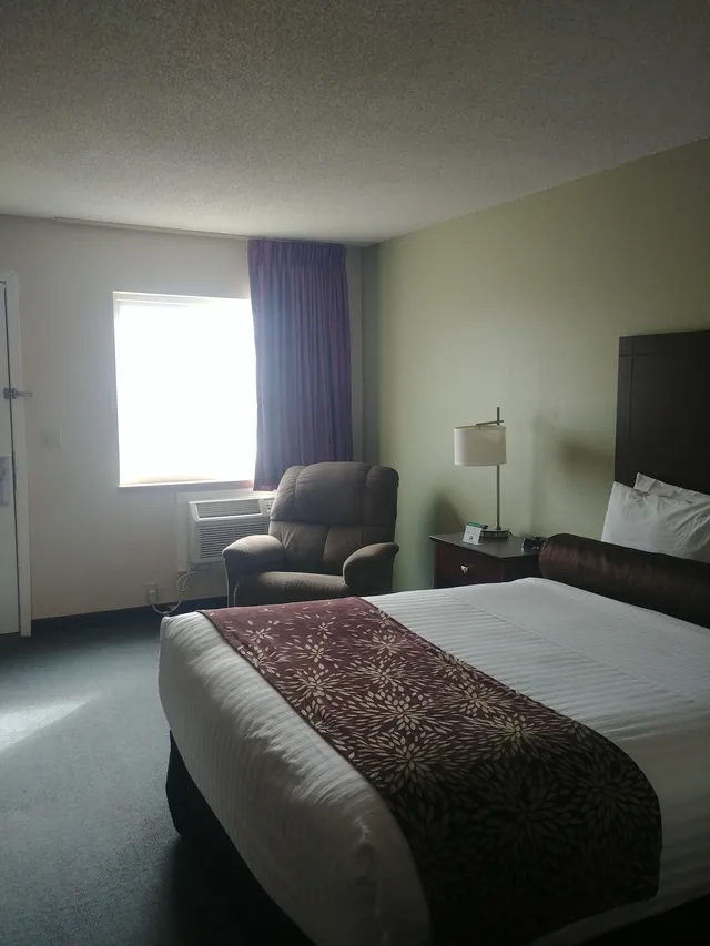 غرفة بسرير كوين لذوي الإعاقة، Boarders Inn and Suites Broken Bow 2/8