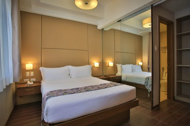 جناح بسرير كوين بغرفة نوم واحدة، Valero Grand Suite By Swiss-Belhotel Makati 3/4