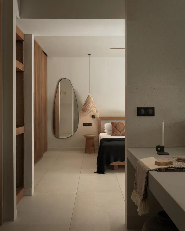 جناح، The Syntopia Hotel 9/10