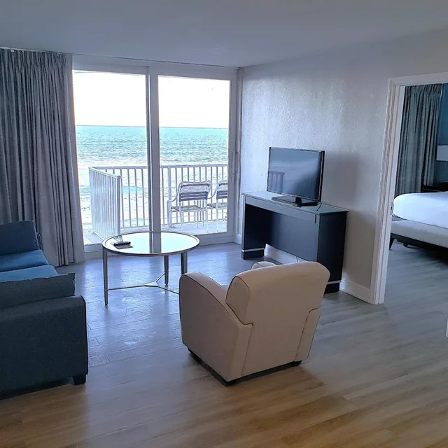 Premium, Suite, King Bed, Ocean Front, Sofa, High Floor، Radisson Suite Hotel Oceanfront 2/7