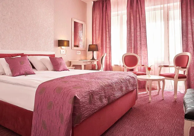 Deluxe, King Bed, River View, Continental Forum Oradea 3/10