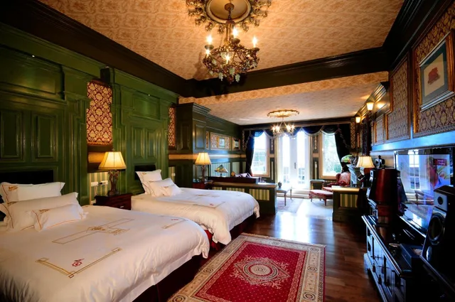 جناح عائلي بسريرين كوين، The Old England Manor 1/1