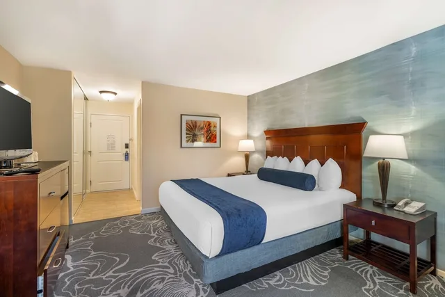 Standard, King Bed, Courtyard Area، Best Western Plus Carpinteria Inn 1/7