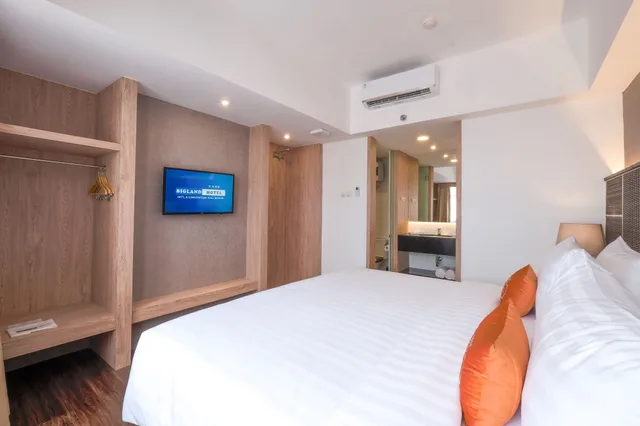 جناح بسرير كينج بشرفة، Bigland Hotel Bogor 2/10