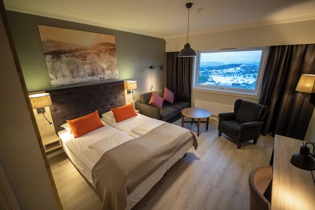 غرفة ديلوكس بسرير كوين مع أريكة، STOREFJELL RESORT HOTEL 1/3