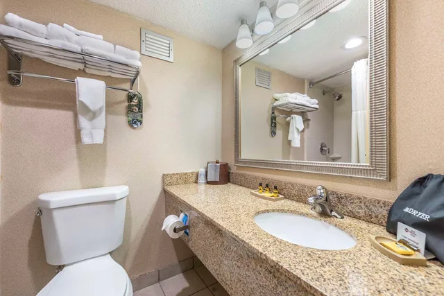 غرفة بسريرين مزدوجين، Best Western Plus Bridgeport Inn 3/3