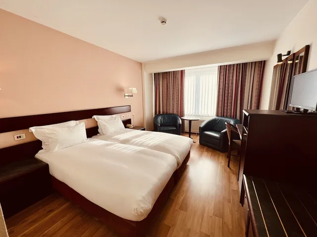 غرفة سوبيريور بسريرين منفصلين، Bedford Hotel & Congress Centre 1/2
