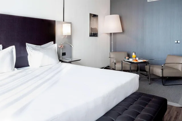 جناح بسرير كينج، AC Hotel by Marriott Madrid Airport 2/6