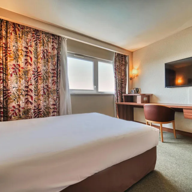 غرفة كومفورت بسرير كوين بغرفة نوم واحدة، Kyriad Prestige Mulhouse Basel 1/9