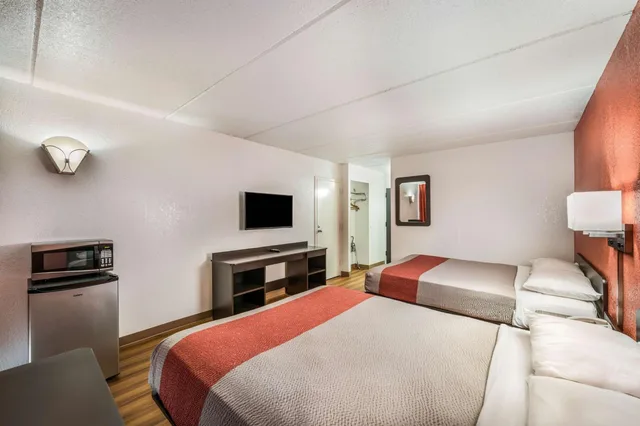 غرفة بسريرين كوين لغير المدخنين، Motel6 Henderson, TX 5/6