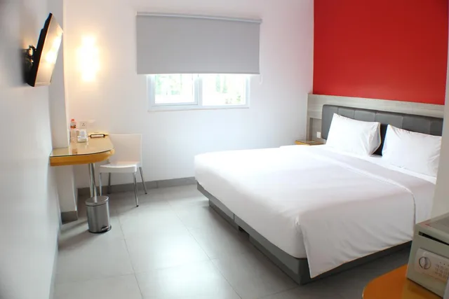 Smart, Queen Bed, Amaris Hotel Setiabudi 2/3