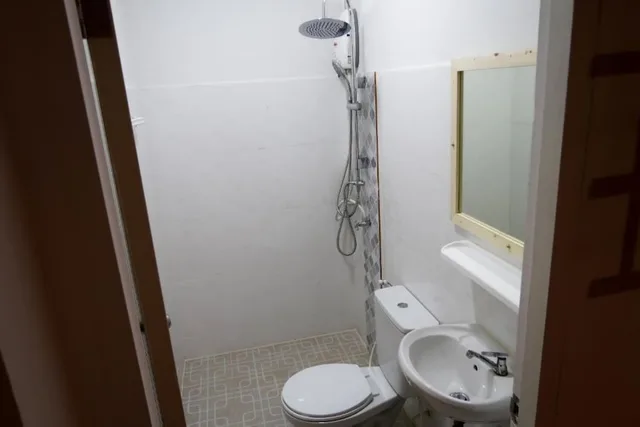 Basic, Queen Bed, No Window، Baan Urt Suratthani Airport Hotel 3/3