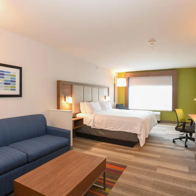 جناح بسرير كينج مع أريكة، Holiday Inn Express Hotel Suites Richwood Cincinnati South 2/8