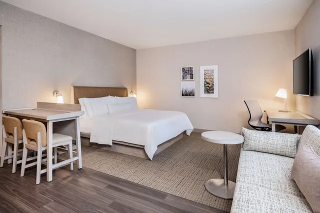 Studio, King Bed, Sofa, Accessible, Element San Jose Airport 3/5
