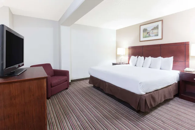 جناح بسرير كينج وسرير كوين للمدخنين، Hawthorn Extended Stay by Wyndham Richardson 1/1