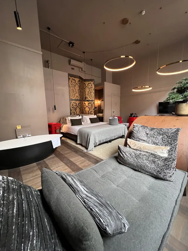 جناح رئاسي بسرير كينج بحوض استحمام في الطابق الأرضي، Boutiquehotel Staats 6/10