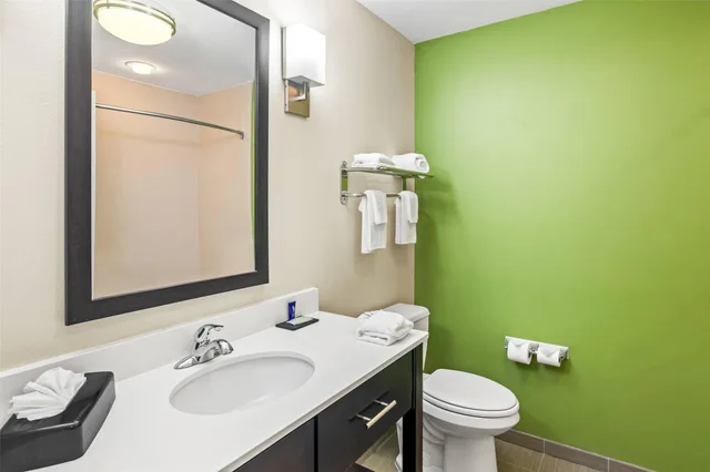 جناح بسرير كينج، Sleep Inn & Suites Dripping Springs - Austin Area 5/5