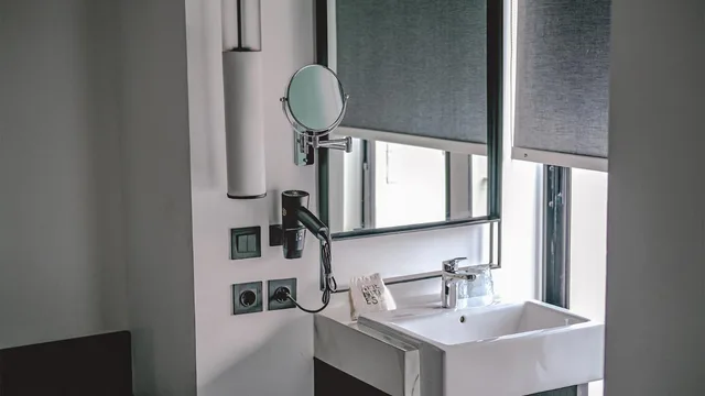 Suite, Balcony, REZ Hotel 8/10