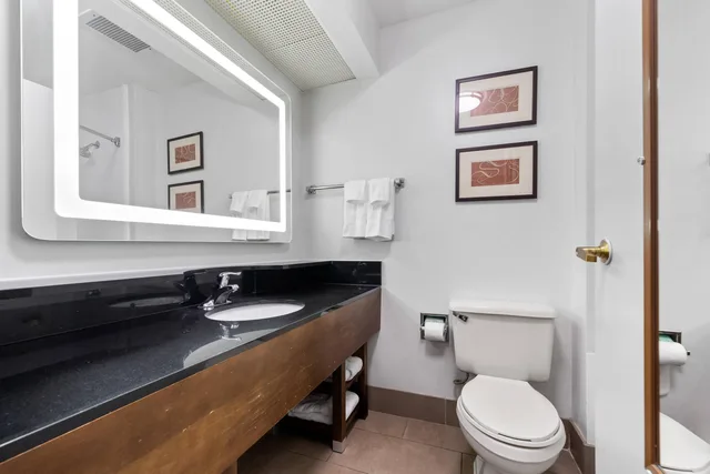 جناح، Comfort Suites Milledgeville 7/7
