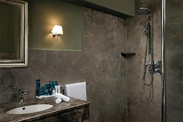Presidential, Suite, Radisson Blu Hotel And Spa Limerick 8/9