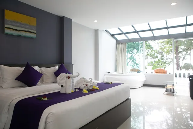 جناح جونيور بسرير مزدوج بجاكوزي، MODERN LIVING HOTEL 4/9