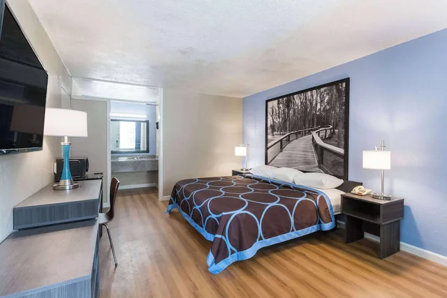 غرفة قياسية بسرير كينج، Super 8 by Wyndham Hardeeville/Savannah North 1/10