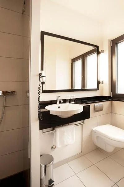 غرفة صغيرة بسرير كينج، Townhouse Hotel 4/4