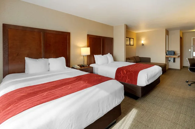 جناح بسريرين كوين مع أريكة، Comfort Suites Anchorage International Airport 2/6