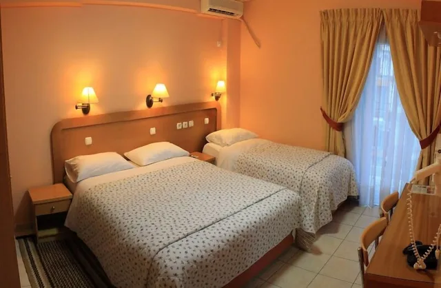 غرفة قياسية بسرير كوين، HOTEL SEGAS 1/2