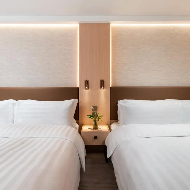 Newly Renovated Non-Smoking City View Family Room with Two Queen Bed، The Kimberley Hotel Hong Kong 1/7