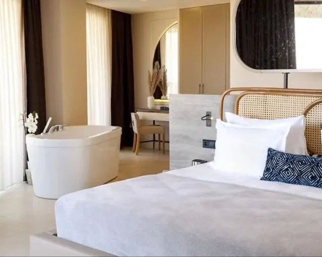 Suite, Liu Resorts 3/5