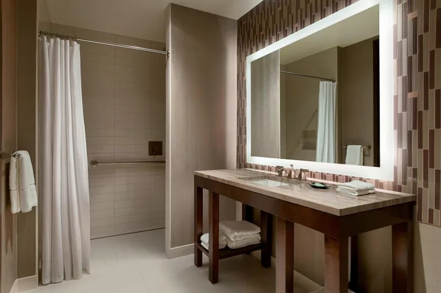 غرفة كلوب بسرير كينج بإطلالة على المدينة، Westin Phoenix Downtown 7/8