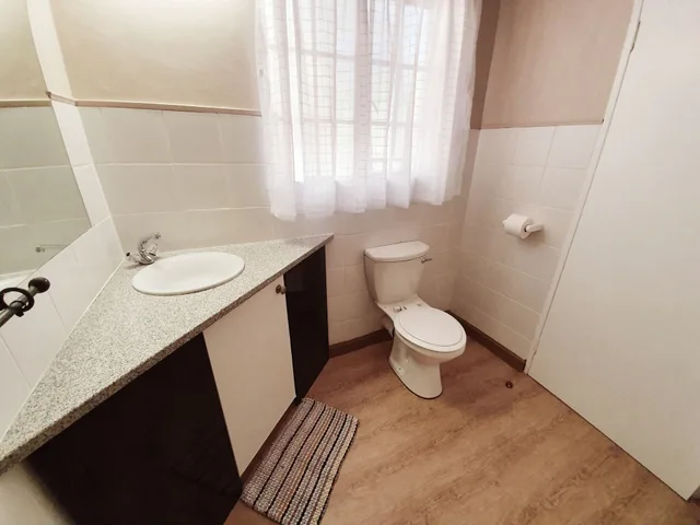 غرفة كومفورت رباعية بأربعة أسرّة بغرفتي نوم، Shingalana Guest House 5/5