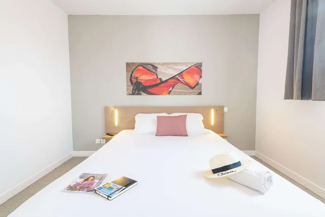 1 Bedroom, Apartment, Queen Bed, Sofa, Comfort Aparthotel Cannes Mandelieu 2/10