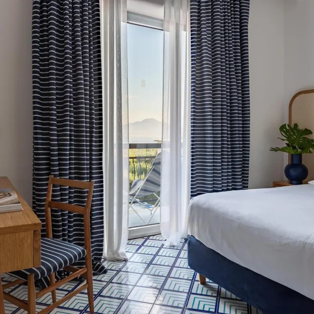 غرفة سوبيريور بسرير مزدوج أو سريرين منفصلين بشرفة، Grand Hotel Flora Sorrento 6/10