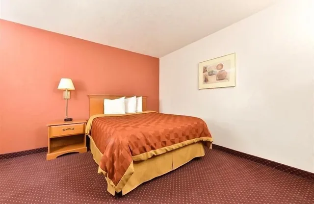 غرفة قياسية بسرير كوين، Travel Inn & Suite 1/4
