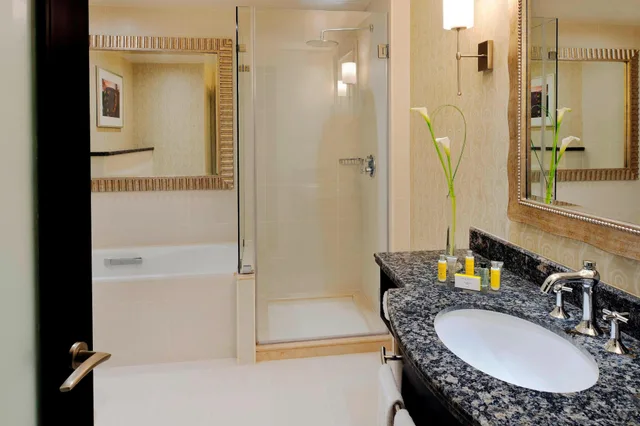 غرفة تنفيذية بسرير كينج، Marriott Marquis City Center Doha 7/8