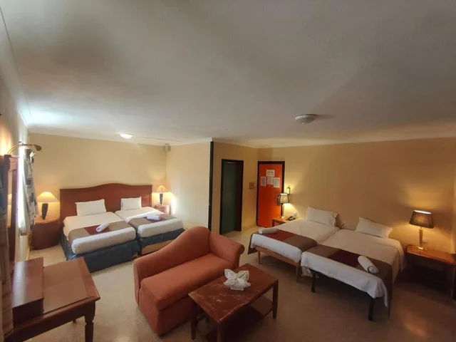 غرفة رباعية بشرفة، The St. Georges Park Hotel 2/2