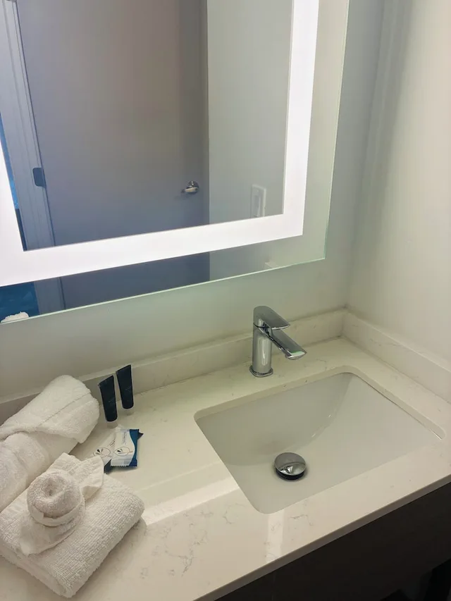 جناح بسريرين مزدوجين مع أريكة، Nova Inn Resort 3/3
