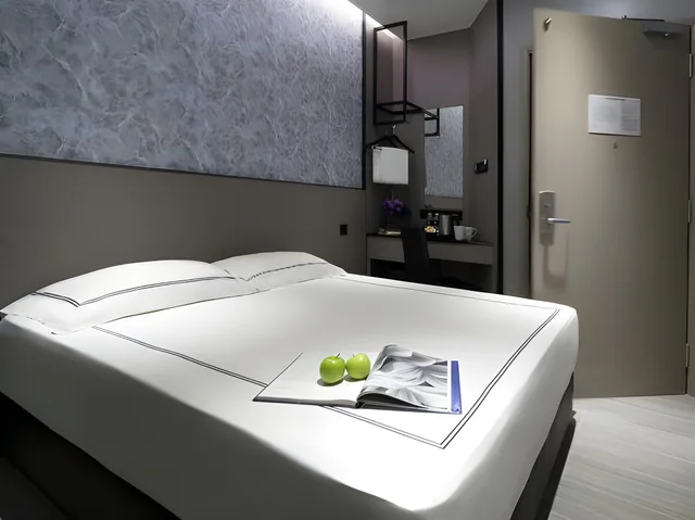 Standard, King Bed, No Window، Hotel Classic By Venue 1/1