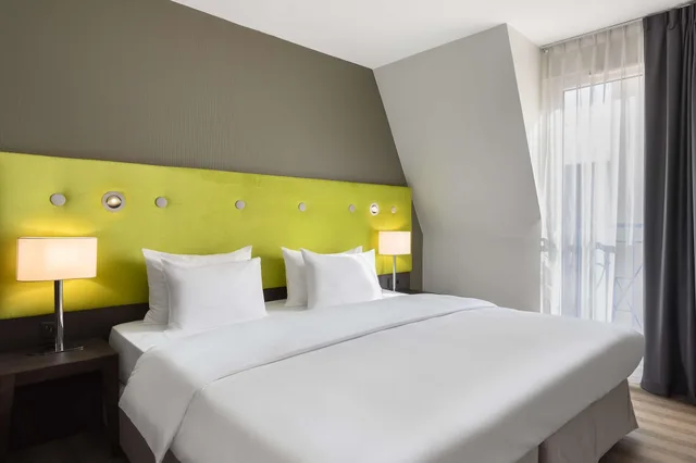 جناح جونيور، Radisson Blu Sobieski Hotel 1/3