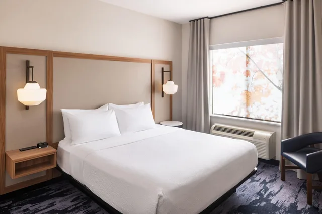 جناح بسرير كوين، Fairfield Inn & Suites West Kelowna 1/3