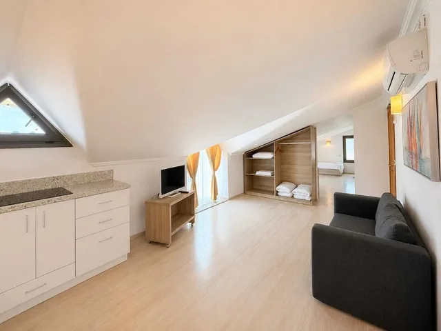 2 Bedrooms, Panoramic, Apartment, 1 Queen and 1 Single Bed, Sea View, Sofa, Attic، Aria Doria Otel 6/9