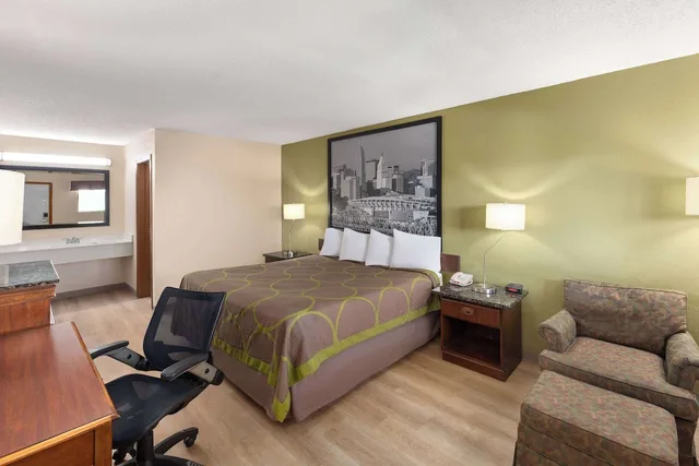 Standard, King Bed, Super 8 By Wyndham Fort Mitchell Cincinnati Area 2/5