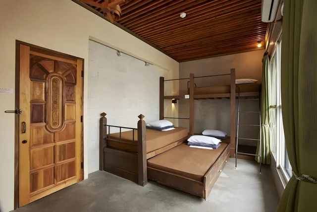 غرفة اقتصادية رباعية بسرير فردي وسرير بطابقين بإطلالة على المدينة بحمام مشترك، Untapped Hostel 1/2