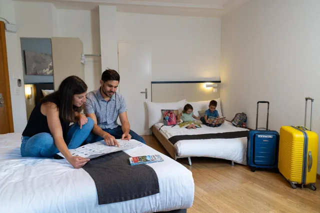 غرفة قياسية رباعية مع أريكة، Bristol Hotel Zurich 7/10