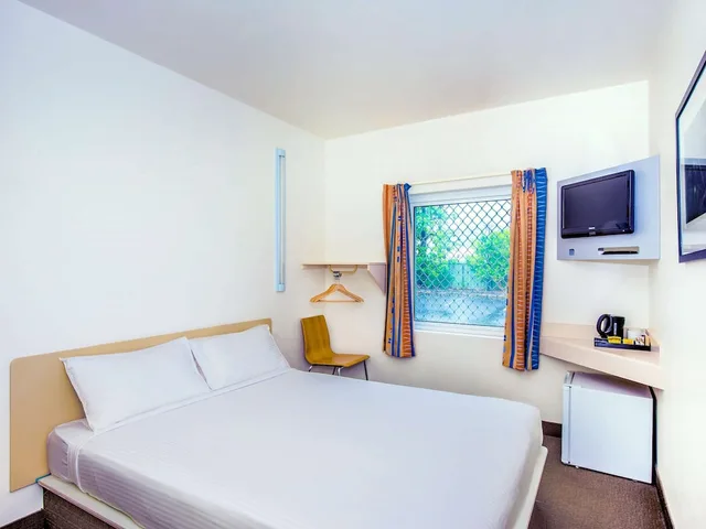 Standard, Twin Beds, Ibis Budget Coffs Harbour 1/6