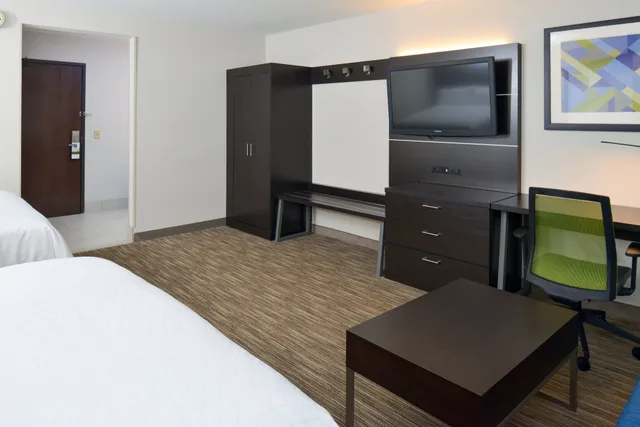 Suite, Multiple Beds، Holiday Inn Express Wixom 4/7