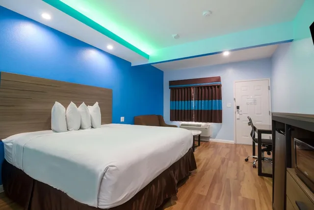 Room, King Bed, Accessible, Americas Best Value Inn Aldine Westfield 2/3